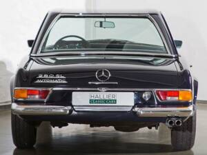 Image 14/20 of Mercedes-Benz 280 SL (1969)