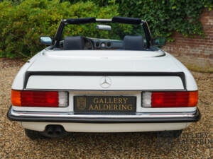 Image 12/50 of Mercedes-Benz 500 SL (1988)