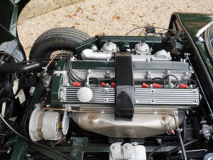 Image 3/50 de Jaguar E-Type (1970)