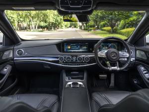 Image 17/33 of Mercedes-Benz S 63 AMG S 4MATIC (2019)