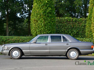 Image 2/50 of Mercedes-Benz 560 SEL (1988)