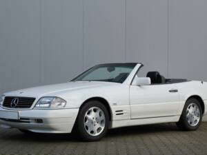 Image 1/34 of Mercedes-Benz SL 320 (1996)