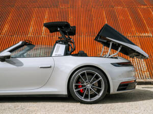 Image 28/33 de Porsche 911 Targa 4S (2021)