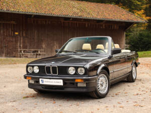 Image 8/71 of BMW 325i (1986)