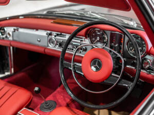 Image 9/21 of Mercedes-Benz 280 SL (1969)