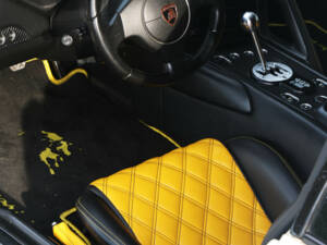 Afbeelding 76/82 van Lamborghini Murciélago (2002)