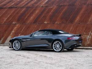 Image 2/35 of Aston Martin Vanquish (2017)