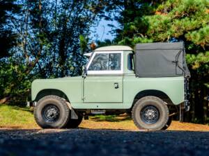 Image 2/23 of Land Rover 88 Lightweight (1968)