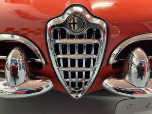 Image 2/18 of Alfa Romeo Giulia 1600 Spider (1962)