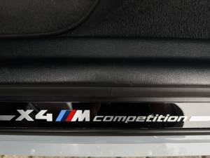 Image 21/29 of BMW X4 M (2022)