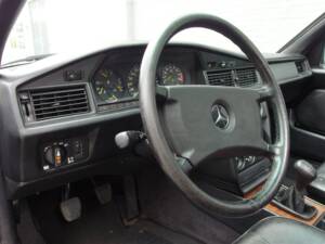 Immagine 42/98 di Mercedes-Benz 190 E 2.3-16 (1985)