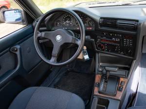 Image 5/16 of BMW 320i (1986)
