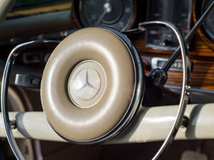 Immagine 73/90 di Mercedes-Benz 250 SE (1966)