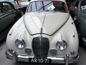 Image 20/26 of Jaguar Mk II 2.4 (1960)