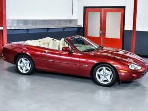 Image 7/7 de Jaguar XK8 4.0 (1997)