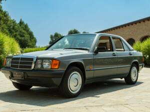 Image 9/50 de Mercedes-Benz 190 E (1987)