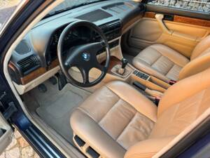 Immagine 2/99 di BMW 735i (1988)