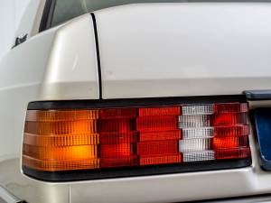 Image 38/50 of Mercedes-Benz 190 D 2.5 Turbo (1989)