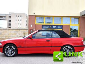 Immagine 2/10 di BMW 318i (1994)