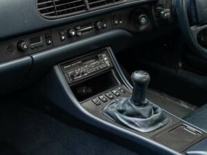 Immagine 46/50 di Porsche 944 Turbo (1990)