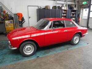 Immagine 14/50 di Alfa Romeo Giulia GT 1300 Junior (1972)