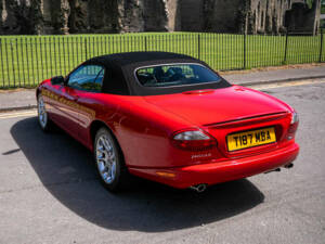 Image 11/33 of Jaguar XK8 4.0 (1999)