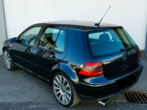 Imagen 2/8 de Volkswagen Golf IV 2.3 V5 (2001)