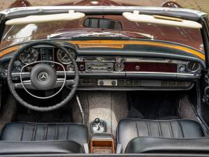 Image 46/59 of Mercedes-Benz 280 SL (1971)