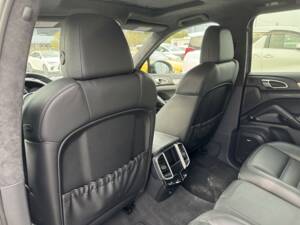 Bild 37/63 von Porsche Cayenne Turbo (2010)