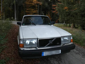 Image 4/8 of Volvo 240 (1988)