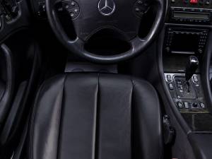 Image 14/38 de Mercedes-Benz CLK 55 AMG (2000)