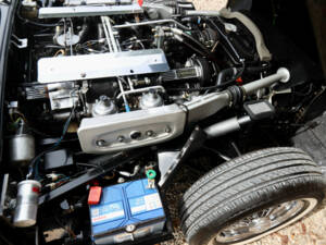 Image 25/50 of Jaguar E-Type V12 (1974)