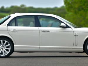 Image 7/50 of Jaguar XJ 8 4.2 (2008)