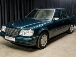 Bild 1/40 von Mercedes-Benz E 220 (1995)