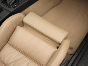 Image 23/83 de BMW 325i (1990)