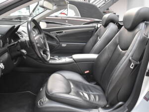 Image 14/30 of Mercedes-Benz SL 500 (2006)