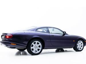 Image 4/26 of Jaguar XK8 4.0 (1999)