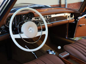 Image 7/39 de Mercedes-Benz 280 SL (1970)