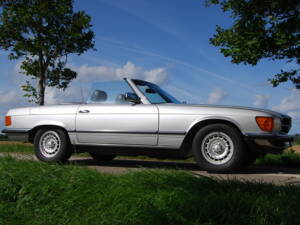 Image 7/96 de Mercedes-Benz 280 SL (1982)