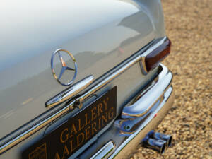 Image 47/50 of Mercedes-Benz 280 SE (1968)