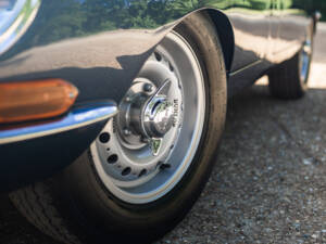 Image 8/50 de Jaguar E-Type 4.2 (1966)