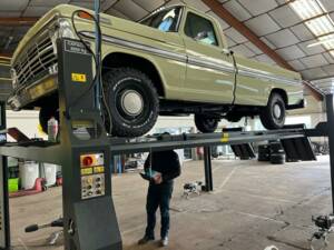 Image 2/8 of Ford F-100 (1970)