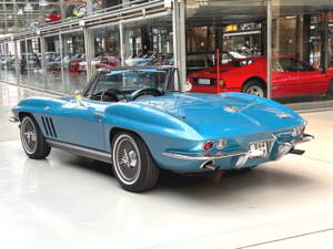 Immagine 21/41 di Chevrolet Corvette Sting Ray Convertible (1966)