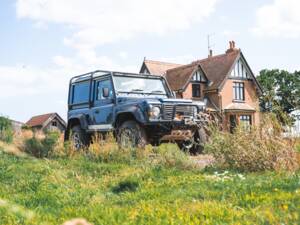 Bild 23/50 von Land Rover 90 (1988)