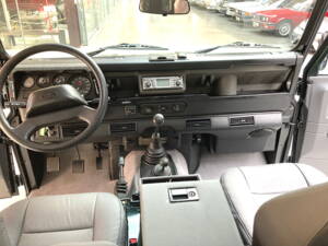 Image 16/30 de Land Rover Defender 110 Td5 (2000)