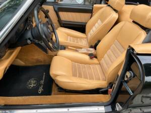 Immagine 9/18 di Alfa Romeo 2.0 Spider (1993)