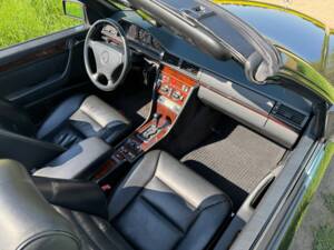 Imagen 3/7 de Mercedes-Benz E 220 (1996)