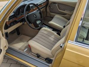 Image 9/37 of Mercedes-Benz 350 SE (1975)