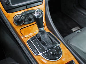 Image 14/21 de Mercedes-Benz SL 500 (2004)