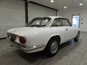 Image 4/15 of Alfa Romeo 1750 GT Veloce (1968)